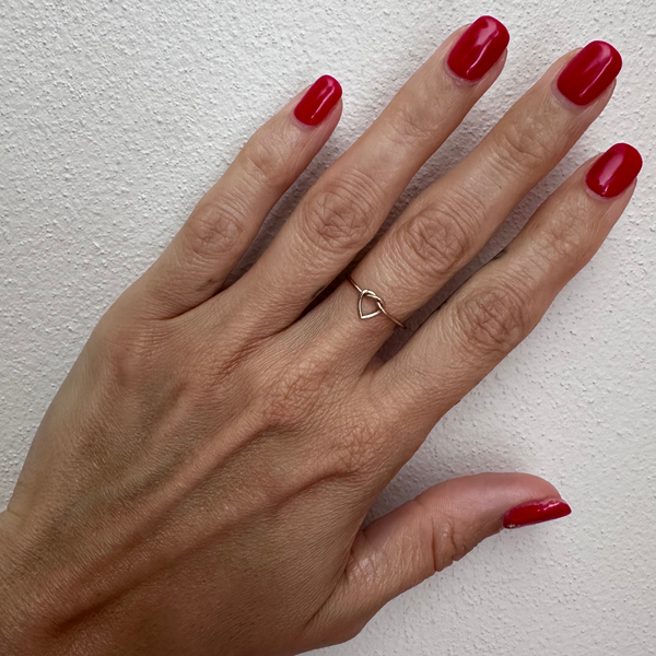 The Henry Gold knotted heart ring