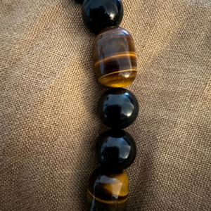 THE AMBER NECKLACE