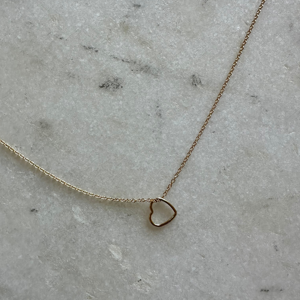 The TINY COEUR  NECKLACE